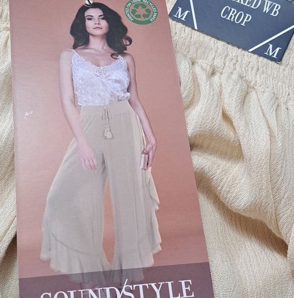 NWT Sound/Style Women's Crop Pants With A Open Ruffle On The Sides  Size M - Picture 2 of 10
